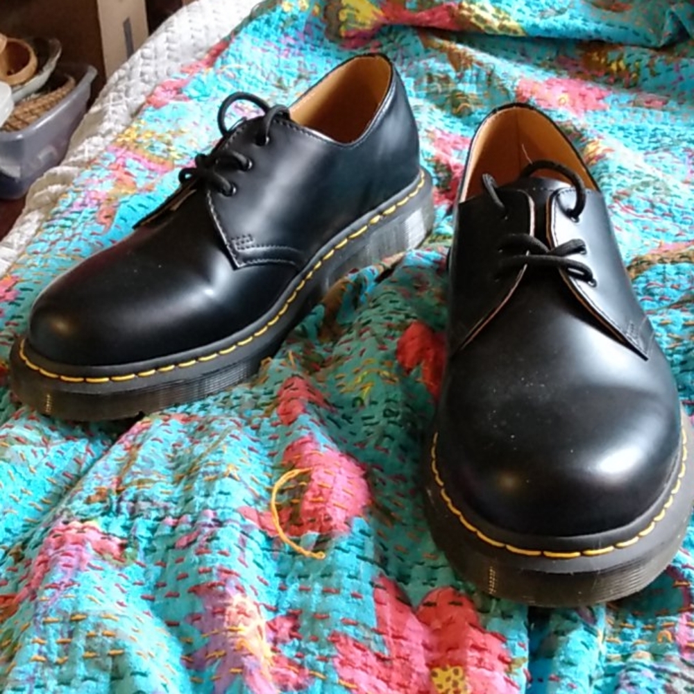 DOC MARTENS black oxfords size 10/41